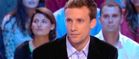 Préfet démissionnaire en 1981, il avait créé la cinéscénie au puy du fou en 1978, qui deviendra parc d'attractions en 1988. Le fils de Philippe de Villiers accuse toujours son frère de l'avoir violé - Regardez