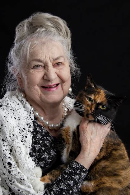 71000 Old Lady With Cats Pictures