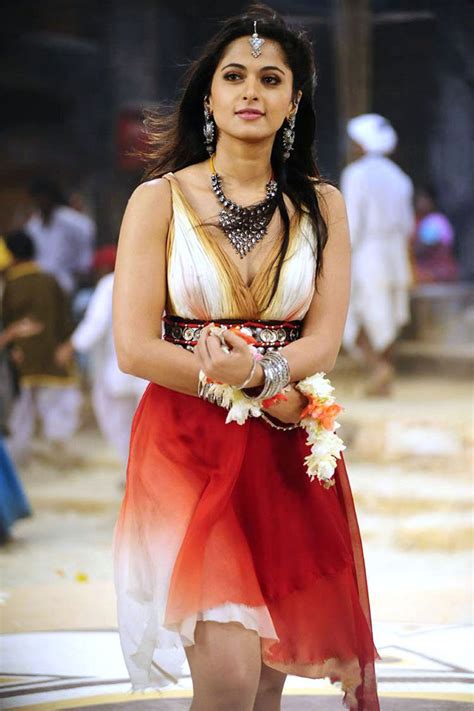 Indian Celebrity Sexy Girls Anushka Sexy Thighs And Navel Show Stills From Mahesh Khaleja