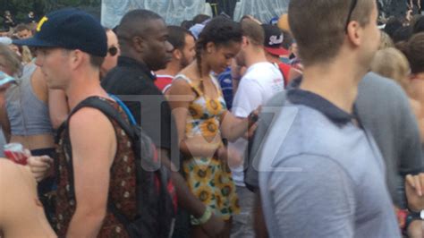 Malia Obama Fails To Blend In At Lollapalooza Thanks A Lot