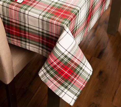 Design Imports Christmas Plaid Tablecloth 60 X104