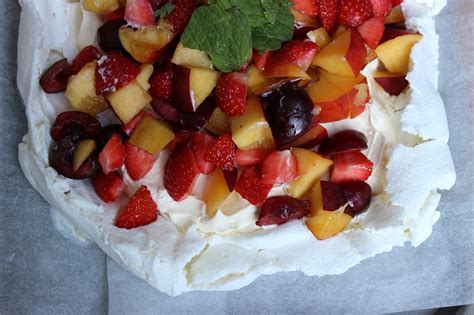 As mentioned, both the pavlova meringue base and the lemon curd can be made ahead, just don't put them together until right before serving. imogen molly: Magical Secret Ingredient Vegan Pavlova
