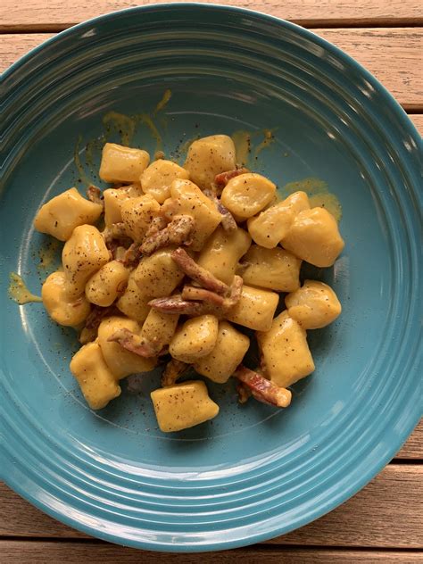 Die gnocchi in reichlich kochendem, leicht gesalzenem wasser nach packungsanweisung garen. Gnocchi alla Carbonara di Zafferano - Blog e Gioia