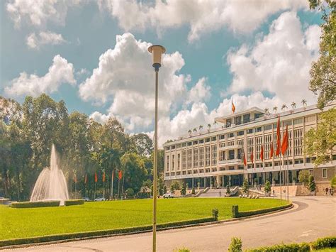 Năm 2007 dinh độc lập được xếp hạng là một trong 10 di tích quốc gia đặc biệt. 1️⃣ Đến Dinh Độc Lập để trở về miền lịch sử thiêng liêng ...