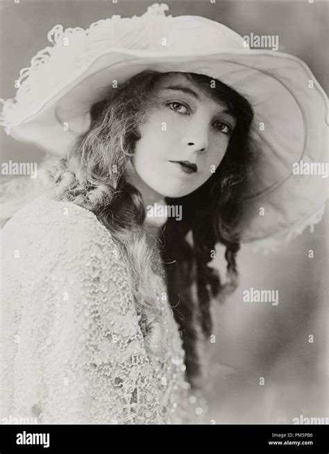 Lillian Gish Hi Res Stock Photography And Images Alamy