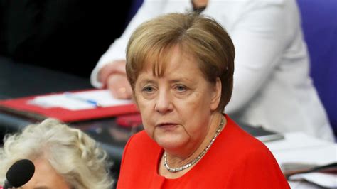 Die Kanzlerin Im Kreuzverhör Merkel Wehrt Alle Angriffe Ab Politik