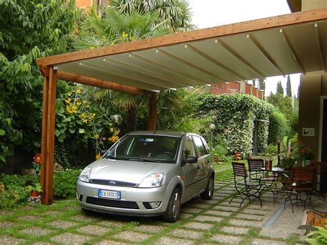 La copertura di parcheggi e aree di sosta è una necessità comune ad aziende e privati che vogliono riparare il. Tettoia e pergola assieme | Arredamento esterno, Tettoia ...