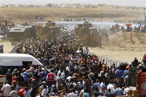 Syria Thousands Of Refugees Fleeing Battle Between Kurds Assad And