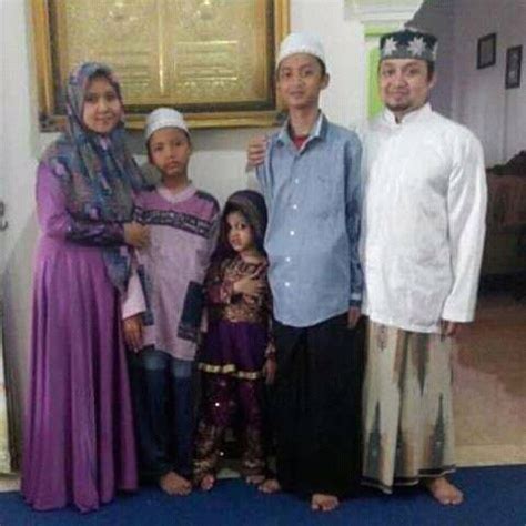 Ya betul, telah terjadi penganiayaan terhadap korban berinisial el, yang dilakukan oleh suaminya sendiri yaitu y dengan menggunakan pisau dapur, kata kapolsek cikupa akp indra feradinata, minggu (6/6). 85+ Gambar Rumah Gus Azmi Terbaik - Neos