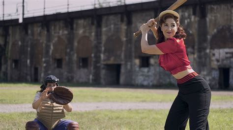 A League Of Their Own Tv Review Abbi Jacobsons Solid Amazon Reboot