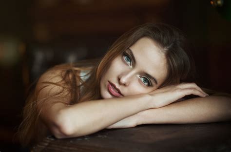 Baggrunde ansigt Kvinder model portræt langt hår fotografering Maxim Maximov Amina