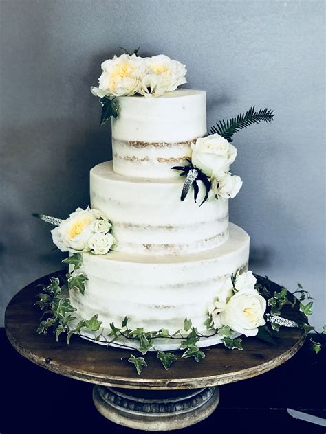 For instance, cheesecakes, sponge cakes, butter cakes, yeast cakes, etc. Pin by Cake Envy on Wedding & Grooms Cakes | Sculpted cakes, Grooms cake, Types of cakes