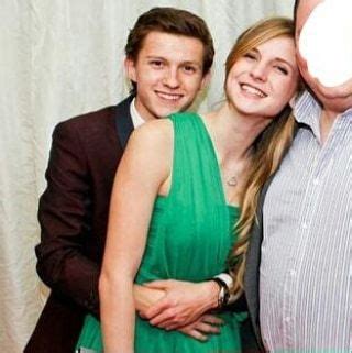 Does tom holland have a girlfriend? Tom Holland Girlfriend - Nadia Parkes 4 Things About Tom ...