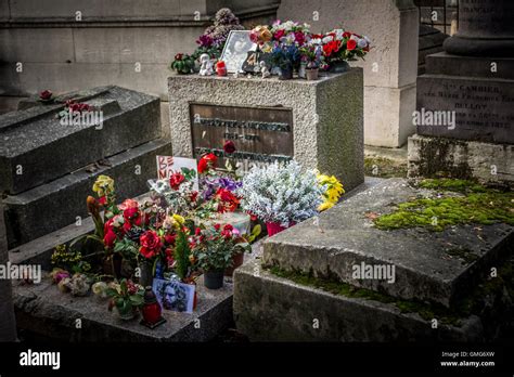 Jim Morrisons Grave Paris Stock Photo Alamy