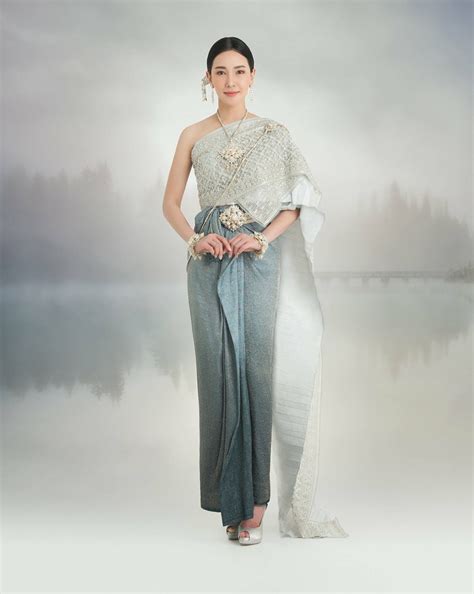 pin-by-saknarin-toruang-on-ชุดไทย-thai-wedding-dress,-thai-traditional-dress,-thai-dress
