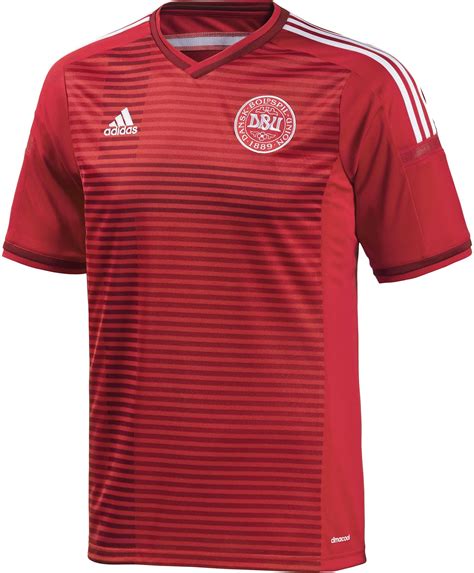 Schau mal, das kaufen andere fussball.ch kunden ein, die auch dänemark retro trikot gekauft. Adidas Dänemark 2014 Trikots enthüllt - Nur Fussball