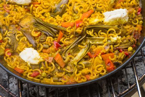 Lasciate quindi in cottura, aggiungendo un filo di brodo extra fino a quando non sentirete un leggero aroma tostato. Ricetta paella di pesce - Non sprecare