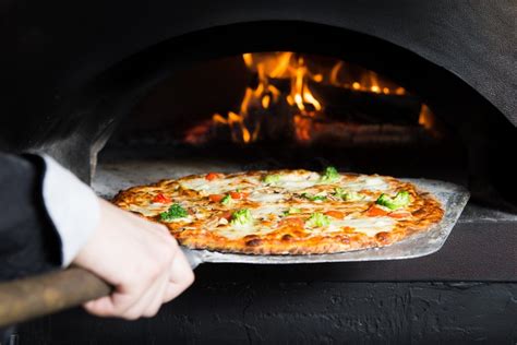 Comment utiliser un four à pizza au feu à bois Matériel Horeca
