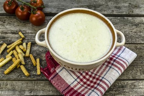 Bella adds that some of the most common symptoms of acid reflux include heartburn, regurgitation, difficulty swallowing, coughing and chest pain, which tends to get worse when reclining. Is Kefir Good for Acid Reflux? | Livestrong.com
