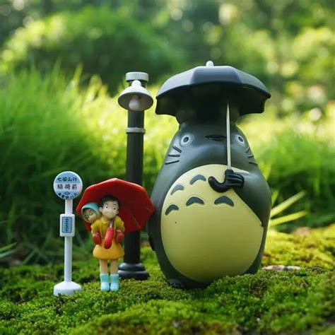 Totoro Hold Umbrella Girl And Streelight Ghibli Studio Figurine