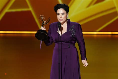 Emmys 2019 Alex Borstein Pays Tribute To Holocaust Survivor Grandmother In Moving Speech Tv Guide