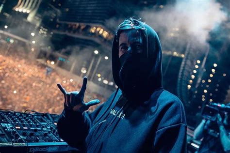 Joox populerkan musik khas indonesia lewat orkes musik dangdut Famoso Dj Alan Walker se suma a la fiebre peruana ...