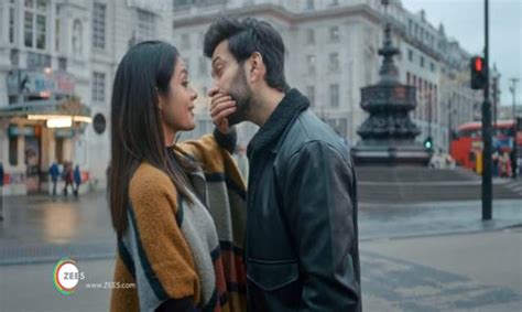 Never Kiss Your Best Friend Trailer Nakuul Mehta Anya Singh Starrer Zee5 Series Dwells On