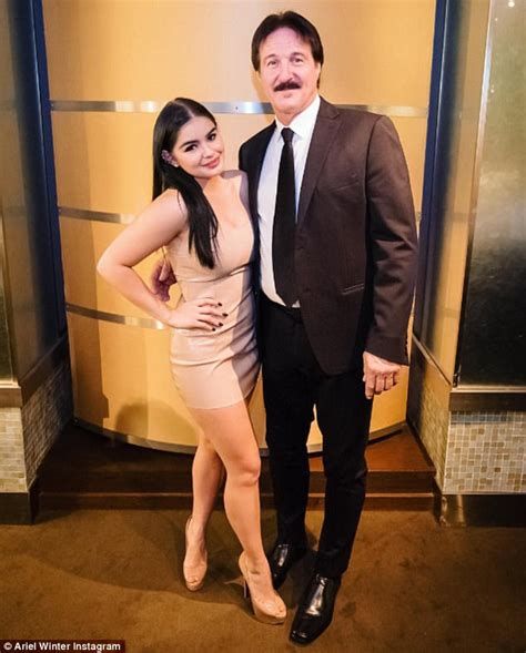 Ariel Winter Poses With Her Father At Family Gathering Daily Mail Online