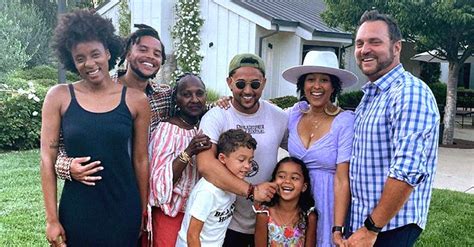 Twin Sisters Tia & Tamera Mowry’s Parents Make Rare Appearance in