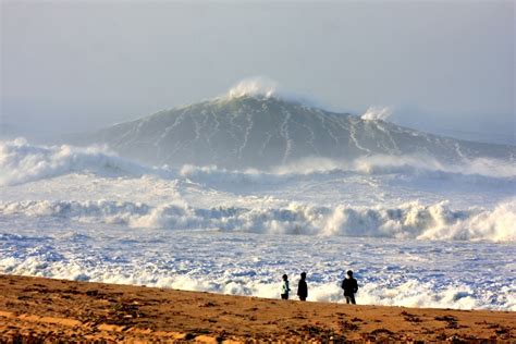 Places nazaré, portugal community organizationgovernment organization município da nazaré. A Final Glance at Southern Europe's XXL Swell - Magicseaweed