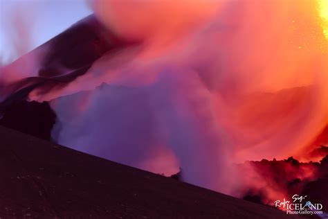 Volcanic Eruption At Fimmvörðuháls