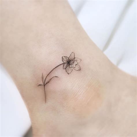 Forget About Your Zodiac Sign — These Gorgeous Birth Flower Tattoos Are
