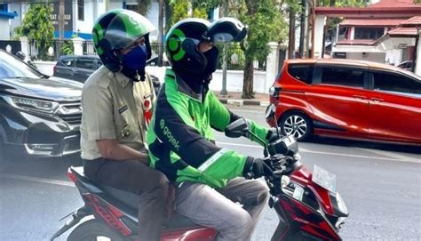Dukung Ojol Day Pejabat Staf Bapenda Makassar Naik Ojek Online Ke