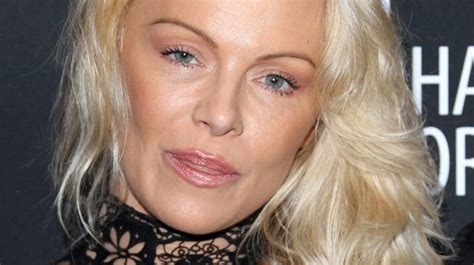 Pamela Anderson Totalement Méconnaissable Lors Dun Gala De Charité
