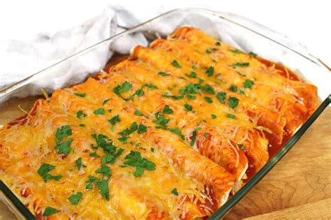 These creamy, easy chicken enchiladas topped with melted cheese and stuffed with onion, bell pepper strips, and green chiles will turn dinner into a mexican fiesta. Easy Chicken Sour Cream Enchiladas Your Family will Love