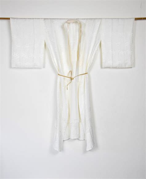 Japanese Vintage Kimono Robe In Silk White With Silk Obijime Belt Silk