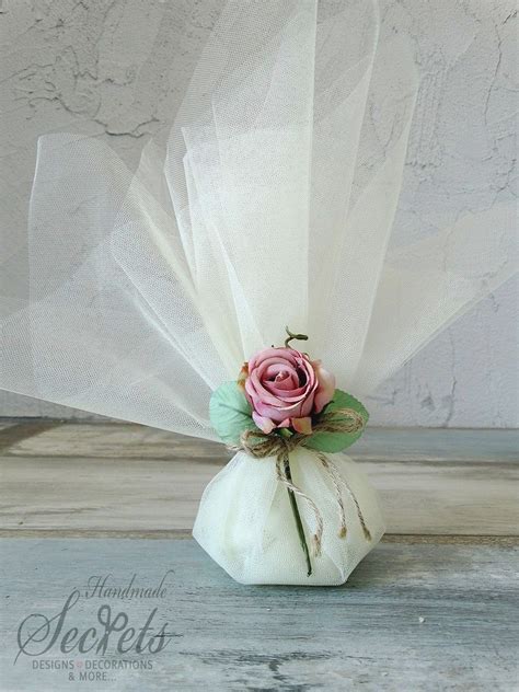 Μπομπονιέρα γάμου χειροποίητη με διακοσμητικό τριαντάφυλλο Annassecret
