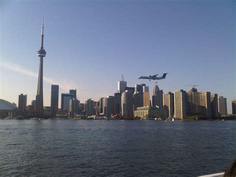 Porter Q400 Landing On Toronto City Center Airport Flickr