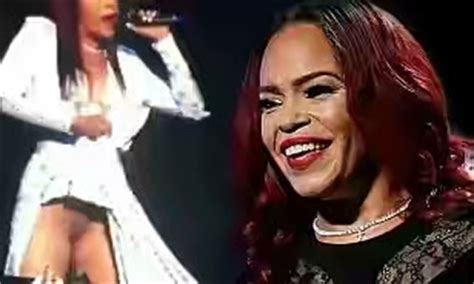 Photos The Moment Faith Evans Flashed Fans On Stage In Boston