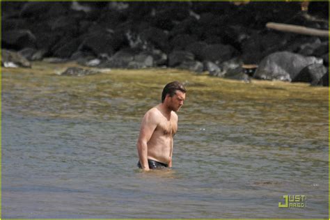 Sam Worthington Shirtless With New Girlfriend Photo 2565434 Sam