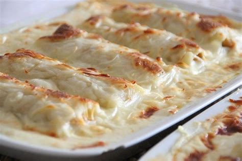 CANELONES DE CARNE PICADA Y BECHAMEL