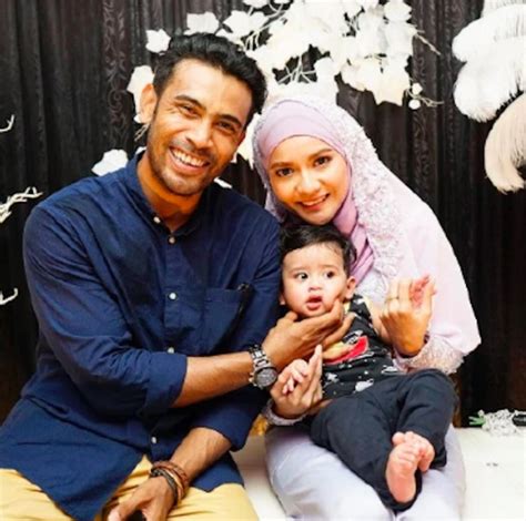 Yelah hubungan dia dengan bekas tunang pun dah okay kan. "Takde orang nak kat abang. Single macam ni la.." - Betul ...