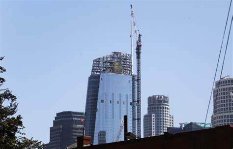 Los Angeles Skyscraper Tops Out As Tallest Western Building