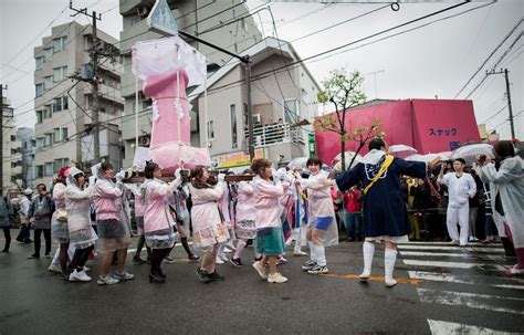 Video Japon Le Festival Du Pénis Géant Célèbre La Fertilité