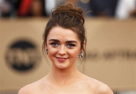 Maisie Williams Goes Strapless For The 2016 Sag Awards