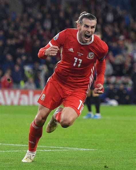 Who is the richest player in bayern mu : Top 10 Richest Footballers in the World in 2020 - In Pictures