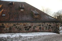 The common areas of condominiums are private properties (owned by the condominium corporation), not public. Quisling, Vidkun Abraham Lauritz Jonsonn. - WW2 Gravestone