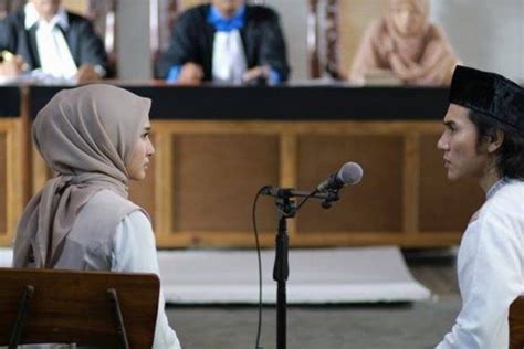 Ayat terakhir lafaz itu juga menyebut: Dualisme Hukum dalam Perkara Talak di Indonesia | Majalah ...