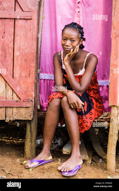 Jeune Femme Malgache De Lethnie Sakalava Originaire De Lîle De Nosy