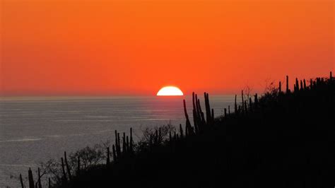 Download Wallpaper 1366x768 Sea Sunset Sun Horizon